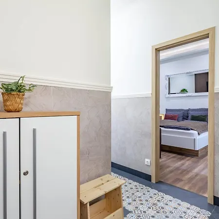 Super - New - Modern - Ac * Boedapest